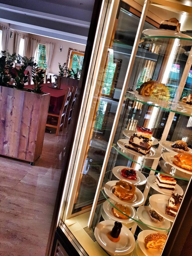 Forrest Hotel Chomutov Kültér fotó