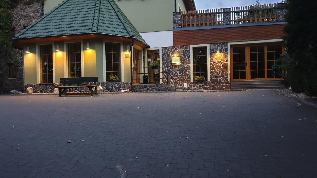 Forrest Hotel Chomutov Kültér fotó