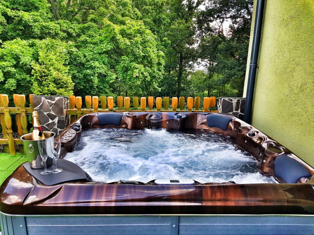 Forrest Hotel Chomutov Kültér fotó
