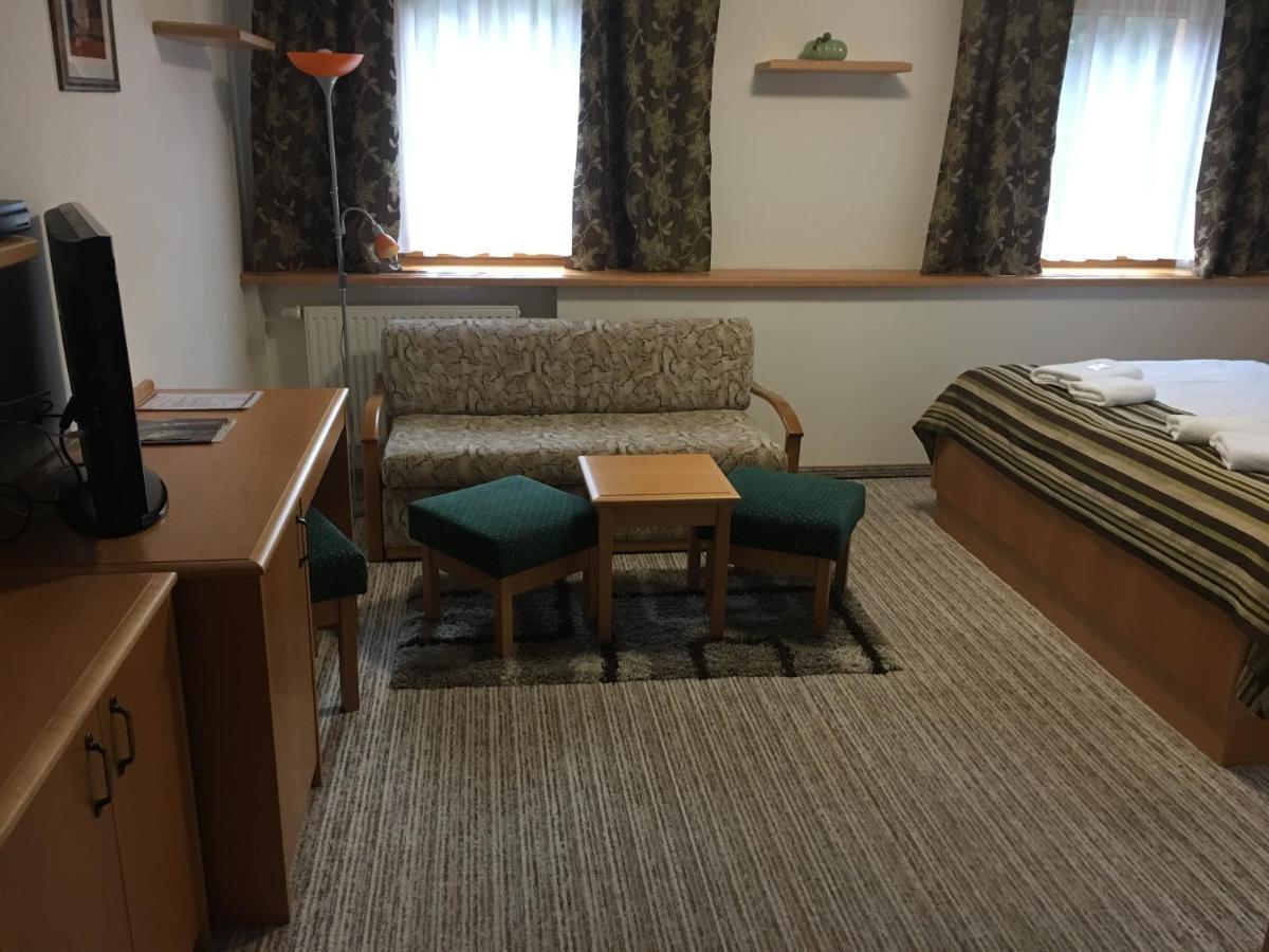 Forrest Hotel Chomutov Kültér fotó